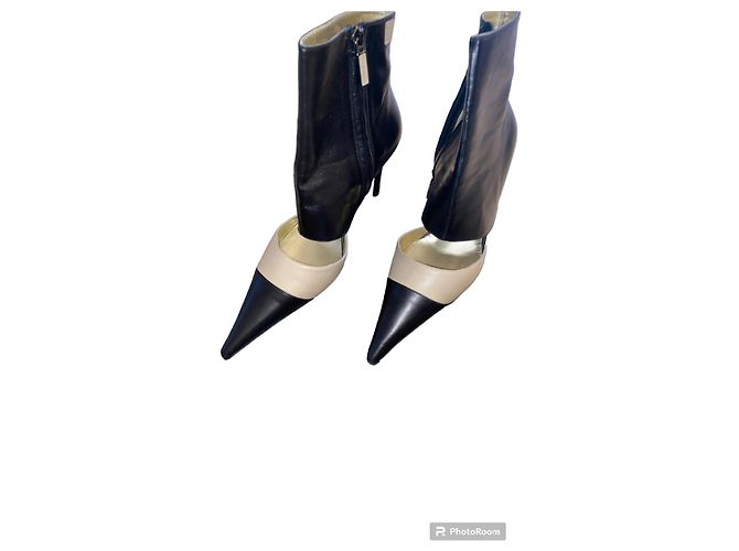 Stivaletti Chanel in pelle nero e beige - vista 7
