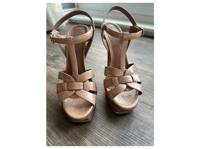 Yves Saint Laurent Sandali YSL Tribute in vernice color oro rosa Beige Metallico Carne - vista 3