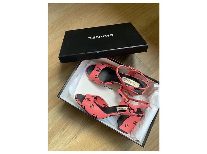 Chanel Sandali con tacco a monogramma Rosa - vista 2