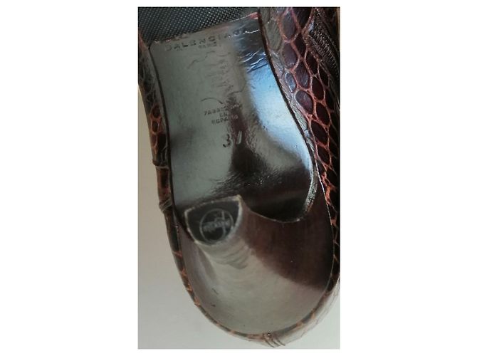 BOTINES DE MUJER BALENCIAGA - CUERO MARRÓN ESTILO COCODRILO - TALLA 38 Castaño - vista 10
