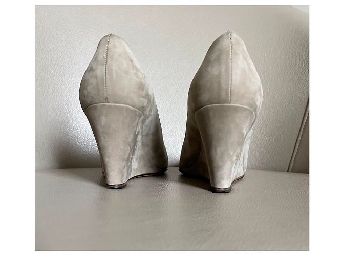 Décolleté con zeppa Santoni in camoscio beige - vista 10