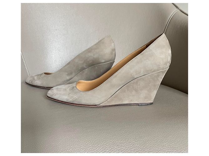 Décolleté con zeppa Santoni in camoscio beige - vista 11