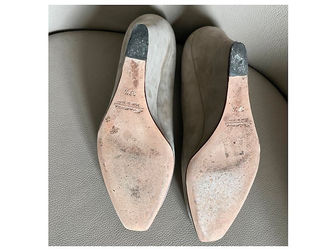 Décolleté con zeppa Santoni in camoscio beige - vista 15