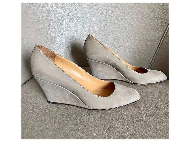 Décolleté con zeppa Santoni in camoscio beige - vista 9