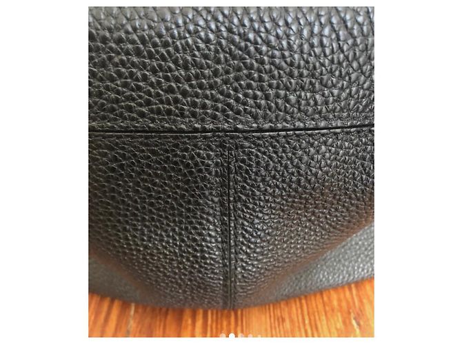 Max Mara Handtasche aus schwarzem genarbtem Leder Goldfarben - Ansicht 2
