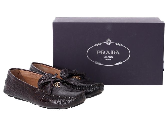 Bow Mocasines Prada con lazo en piel con relieve de cocodrilo marrón - vista 11