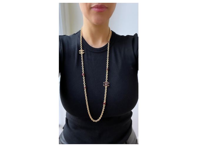 Collana lunga dorata CHANEL con dettagli CC in smalto. Marrone D'oro - vista 2