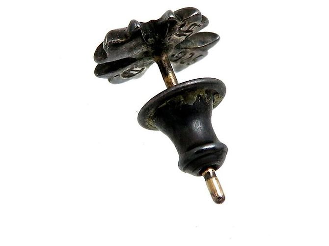 Chrome Hearts Silberner Kreuz-Saphir-Ohrring - Ansicht 2