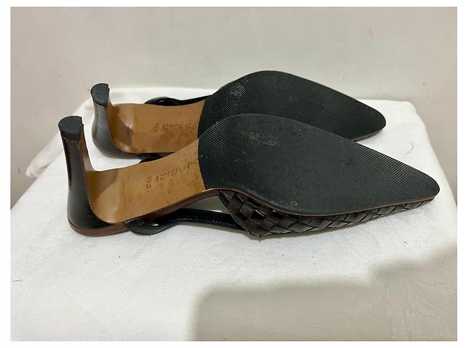Bottega Veneta Slingbacks de couro entrelaçado/acolchoado Marrom Preto - vista 11