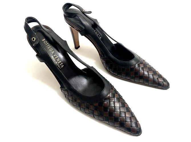 Bottega Veneta Slingbacks de couro entrelaçado/acolchoado Marrom Preto - vista 2