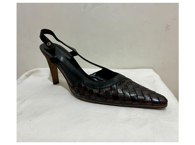 Bottega Veneta Slingbacks de couro entrelaçado/acolchoado Marrom Preto - vista 6