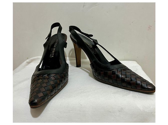 Bottega Veneta Slingbacks de couro entrelaçado/acolchoado Marrom Preto - vista 7