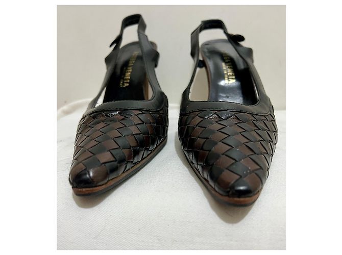 Bottega Veneta Slingbacks de couro entrelaçado/acolchoado Marrom Preto - vista 9