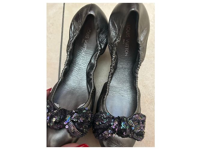 Louis Vuitton Silver Leather Ballet Flats with Sequin Bow Silvery - view 11