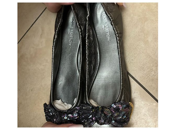 Louis Vuitton Silver Leather Ballet Flats with Sequin Bow Silvery - view 12