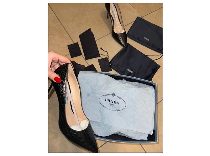 Décolleté Prada in pelle nera a punta Nero - vista 3