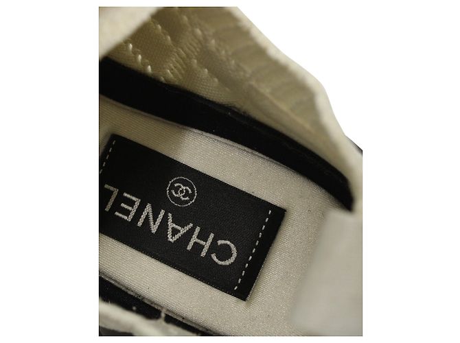 Sneakers basse trapuntate Chanel in lana bianca Bianco - vista 7