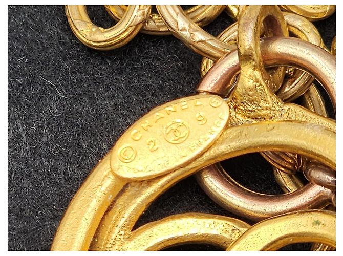 Coco Crush Collana con ciondolo Chanel 36 CC Pearl Gold hardware - vista 6