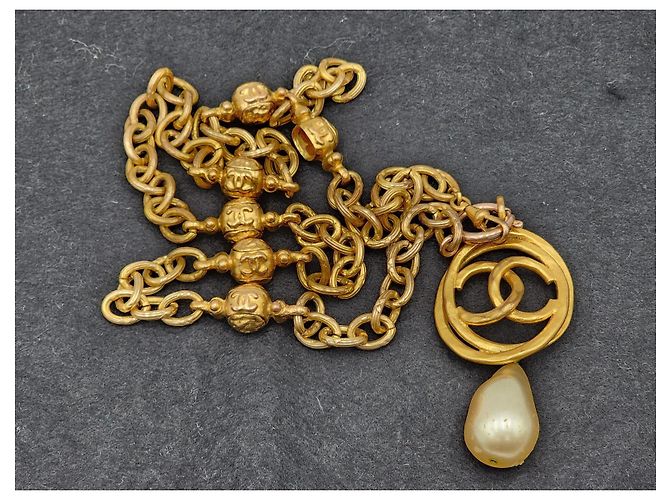Coco Crush Collana con ciondolo Chanel 36 CC Pearl Gold hardware - vista 7