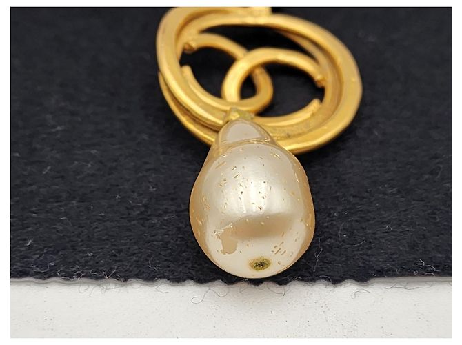 Coco Crush Collana con ciondolo Chanel 36 CC Pearl Gold hardware - vista 8