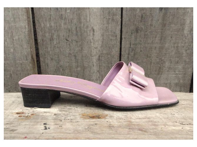 Mules Salvatore Ferragamo Vara Bow Lavanda Pelle Lucida - vista 2