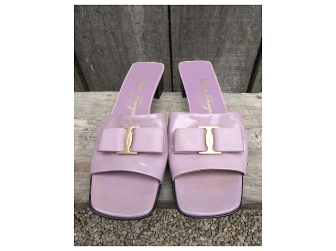 Mules Salvatore Ferragamo Vara Bow Lavanda Pelle Lucida - vista 5