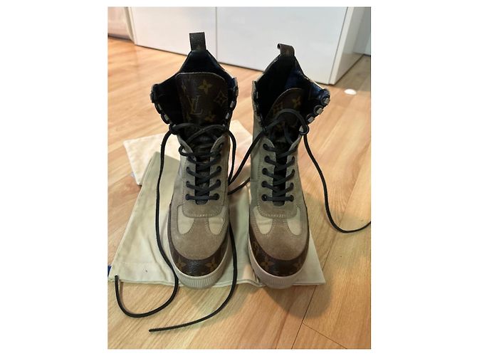 Botines Louis Vuitton Laureate beige nylon talla 37 - vista 3