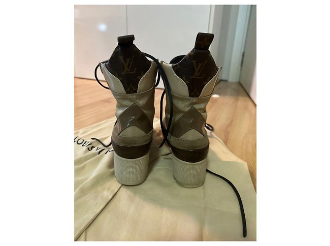 Botines Louis Vuitton Laureate beige nylon talla 37 - vista 5