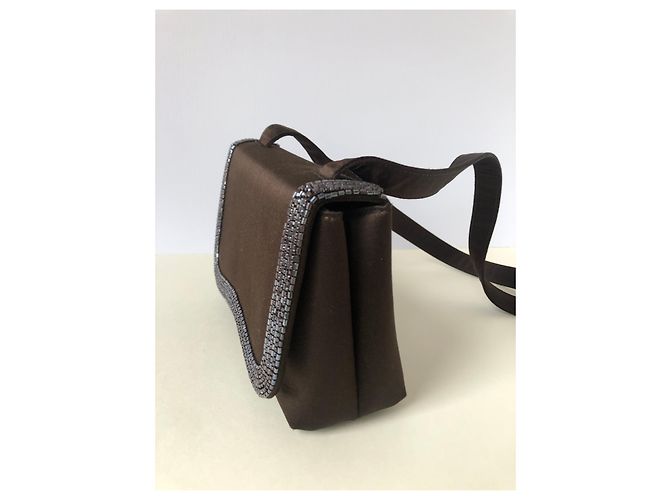 Bolsa Chanel em cetim cor chocolate com pérolas Marrom - vista 3