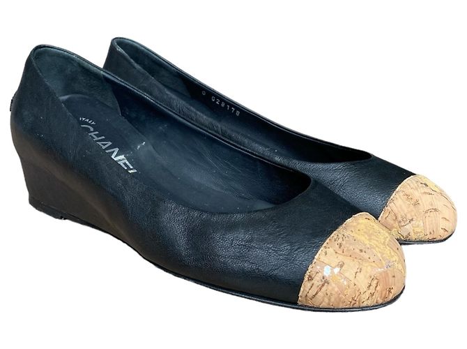 Décolleté Chanel in pelle nera con zeppa e punta in sughero 38 Nero - vista 2