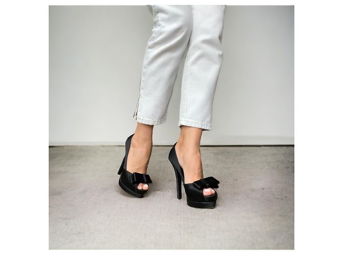 Décolleté Fendi con plateau in raso nero e fiocco 37.5 - vista 14