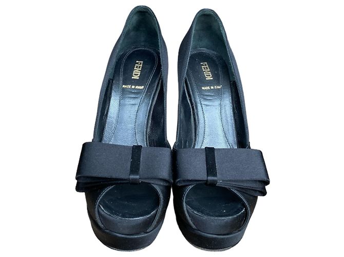 Décolleté Fendi con plateau in raso nero e fiocco 37.5 - vista 3