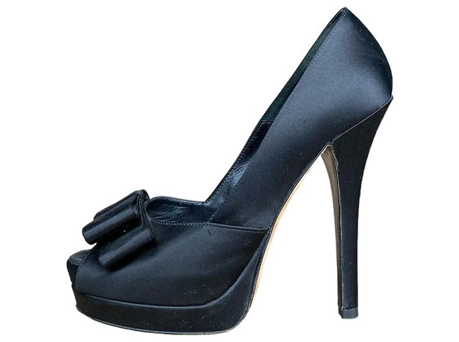 Décolleté Fendi con plateau in raso nero e fiocco 37.5 - vista 5