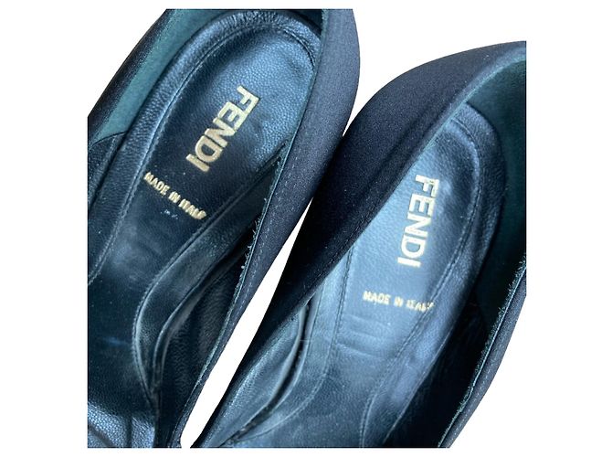 Décolleté Fendi con plateau in raso nero e fiocco 37.5 - vista 9