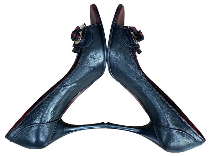 Décolleté Gucci in pelle nera con fiocco e punta aperta 37C Nero - vista 9