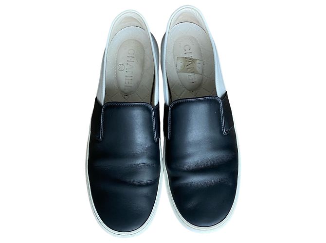 Sneakers slip on Chanel in pelle nera e bianca Nero Bianco - vista 11