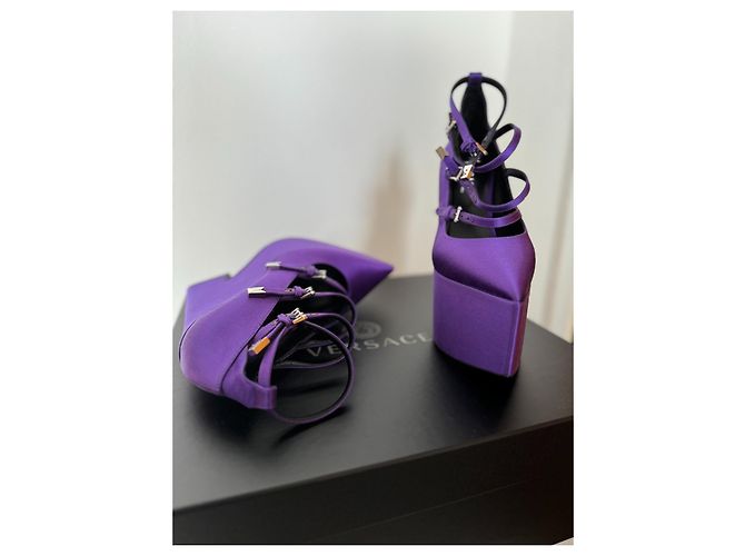 Décolleté Versace Tempest in raso viola scuro - vista 2