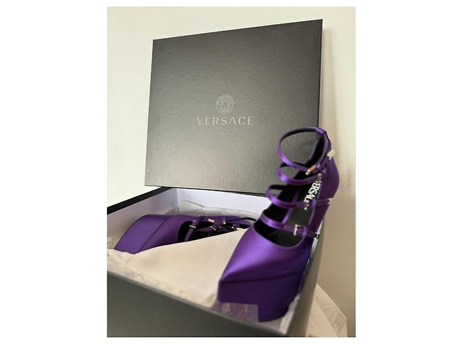 Décolleté Versace Tempest in raso viola scuro - vista 3