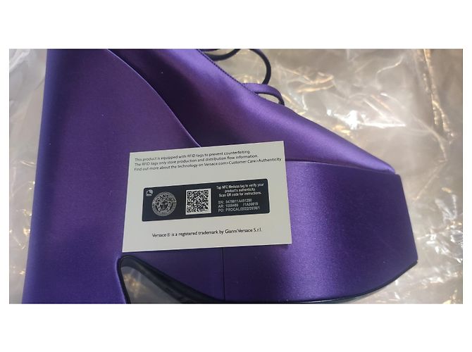 Décolleté Versace Tempest in raso viola scuro - vista 4