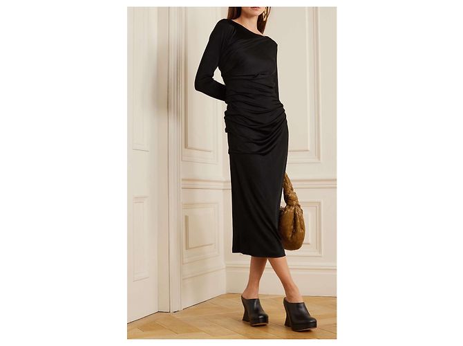 Vestido negro de jersey drapeado de Dries Van Noten. - vista 2