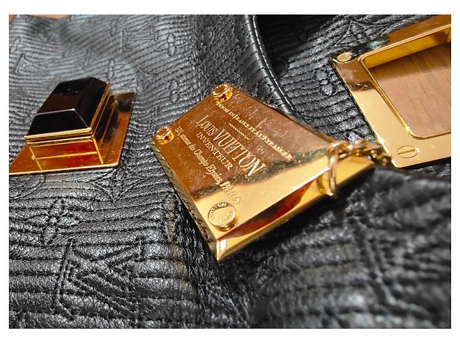 Clutch Louis Vuitton Altair in pelle nera Nero - vista 11