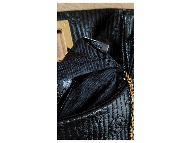 Clutch Louis Vuitton Altair in pelle nera Nero - vista 13