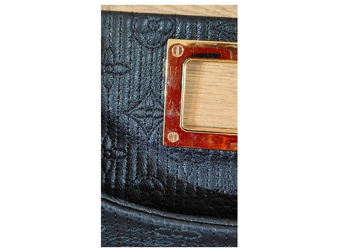Clutch Louis Vuitton Altair in pelle nera Nero - vista 15