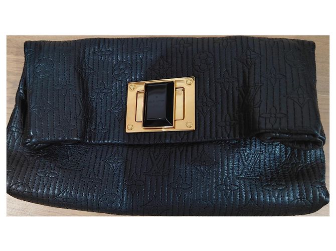 Clutch Louis Vuitton Altair in pelle nera Nero - vista 2