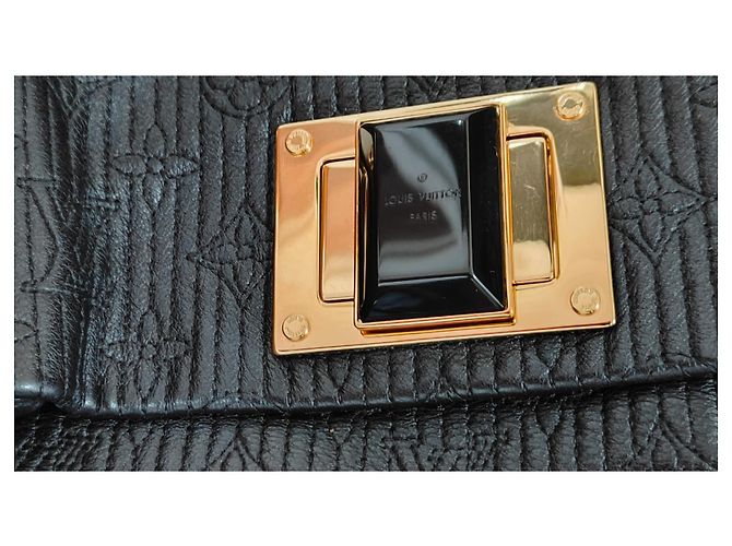 Clutch Louis Vuitton Altair in pelle nera Nero - vista 3