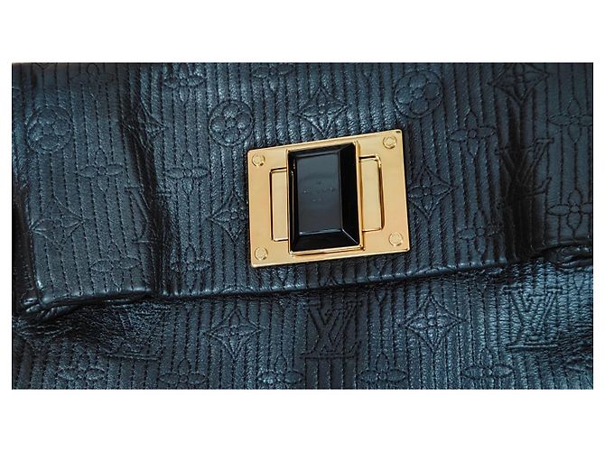 Clutch Louis Vuitton Altair in pelle nera Nero - vista 4