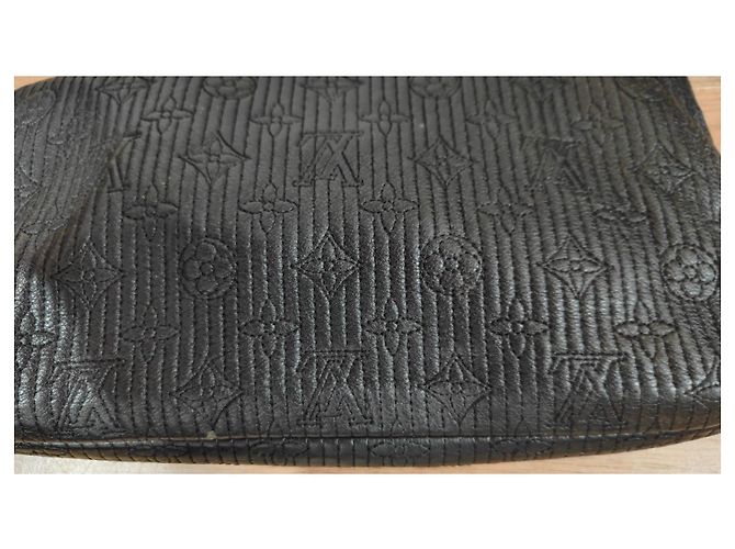 Clutch Louis Vuitton Altair in pelle nera Nero - vista 6