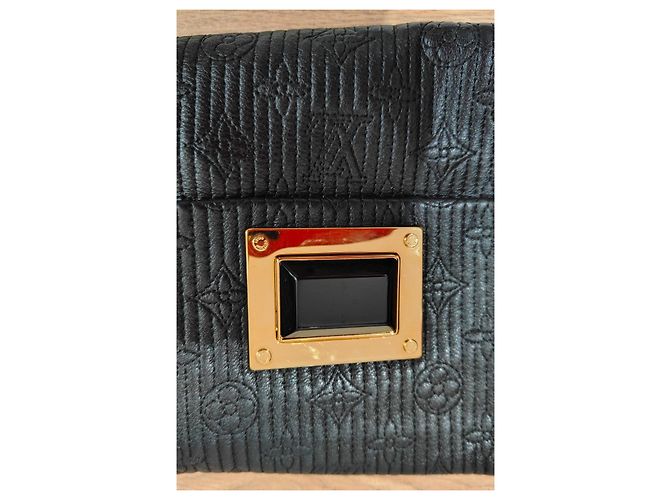 Clutch Louis Vuitton Altair in pelle nera Nero - vista 7