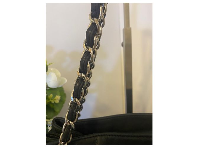 Chanel Piccola Borsa Tote in Pelle di Agnello Nera Morbida con Perle e Finiture Argento Nero Silver hardware - vista 11