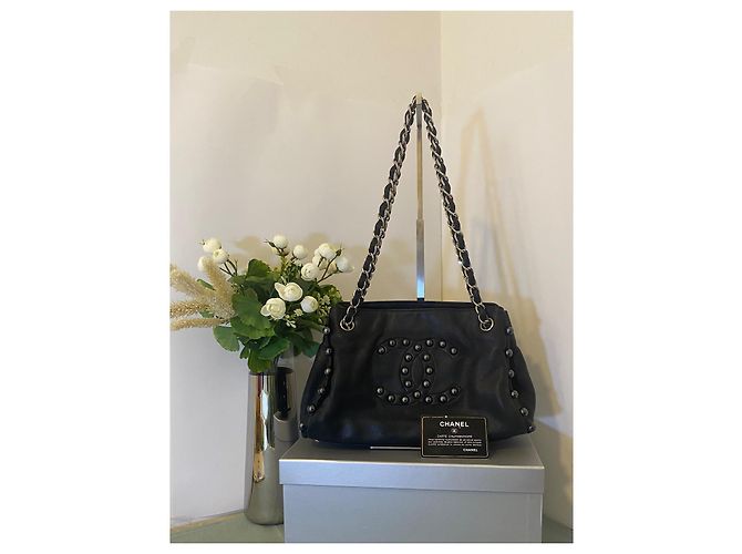 Chanel Piccola Borsa Tote in Pelle di Agnello Nera Morbida con Perle e Finiture Argento Nero Silver hardware - vista 3